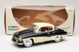 Wartburg 311 Coupe Sort & Beige Revell 1:18 8419 Metal — billede 8 af 8