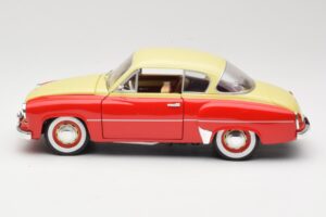Wartburg 311 Coupe Rød & Beige Revell 1:18 8418 Metal — billede 4 af 8