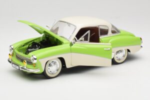 Wartburg 313 Pastelgrøn over Beige Revell 1:18 9018 Metal — billede 2 af 8