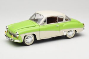 Wartburg 313 Pastelgrøn over Beige Revell 1:18 9018 Metal