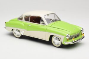 Wartburg 313 Pastelgrøn over Beige Revell 1:18 9018 Metal — billede 6 af 8
