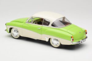 Wartburg 313 Pastelgrøn over Beige Revell 1:18 9018 Metal — billede 7 af 8