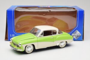 Wartburg 313 Pastelgrøn over Beige Revell 1:18 9018 Metal — billede 8 af 8