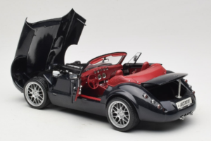 Wiesmann Roadster MF Carbon Black Revell 1:18 WIESMANN001 Metal — billede 8 af 9