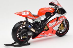 Yamaha YZR-M1 Gauloises Fortuna Yamaha #7 C. Checa MotoGP 2004 Minichamps 1:12 122043007 Metal — billede 3 af 6