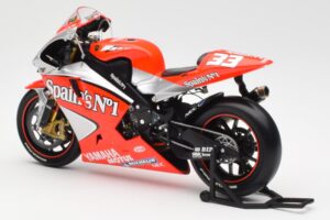Yamaha YZR-M1 Gauloises Fortuna Yamaha #7 C. Checa MotoGP 2004 Minichamps 1:12 122043007 Metal — billede 5 af 6