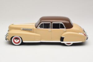 Cadillac Fleetwood Series 60 Special Beige MCG 1:18 MCG18656 Metal — billede 3 af 6