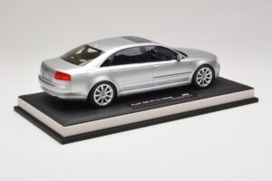 Audi A8 D3 W12 Ice Silver Metallic MotorHelix 1:18 MH030ISM Resin — billede 3 af 7