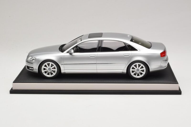 Audi A8 D3 W12 Ice Silver Metallic MotorHelix 1:18 MH030ISM Resin