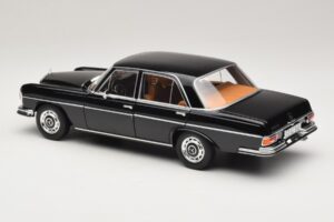 Mercedes 280 SE W108 Sort Norev 1:18 183360 Metal — billede 7 af 8