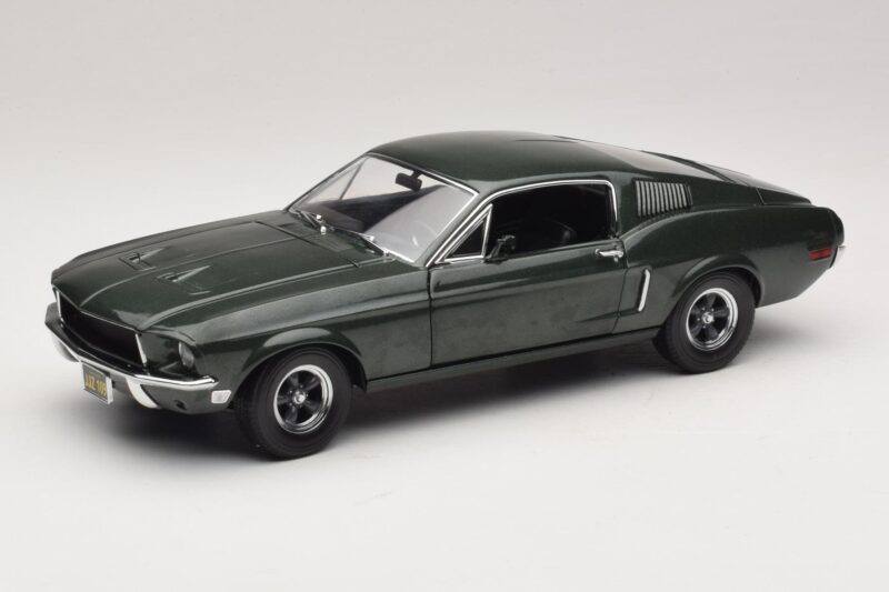Ford Mustang GT Bullitt med Steve McQueen Figur Greenlight 1:18 12885 Metal