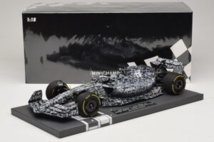 Alfa Romeo Orlen C42 R. Kubica Testing Barcelona 2022 Minichamps 1:18 117229988 Resin — billede 7 af 7