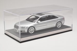 Audi A8 D3 W12 Ice Silver Metallic MotorHelix 1:18 MH030ISM Resin — billede 6 af 7
