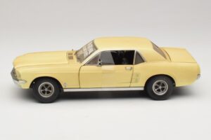 Ford Mustang Coupe Gul The Walking Dead Greenlight 1:18 12958 Metal — billede 4 af 8