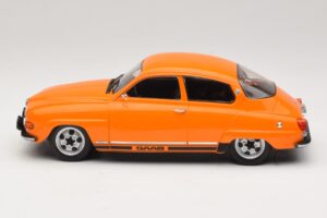 Saab 96 V4 Orange MCG 1:18 MCG18654 Metal — billede 3 af 6