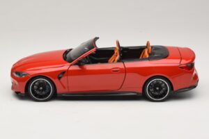 BMW M4 G83 Cabriolet Red Metallic Minichamps 1:18 110021030 Metal — billede 4 af 8