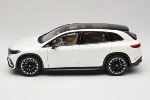 Mercedes EQS SUV X296 Manufaktur Diamond White NZG 1:18 B66960590 Metal — billede 4 af 8