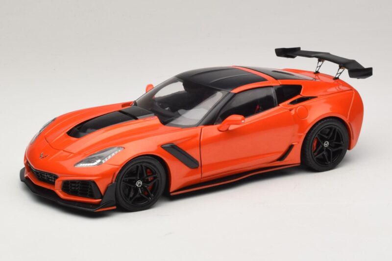 Chevrolet Corvette C7 ZR1 Rød IXO 1:18 U18RDC001-FO Metal