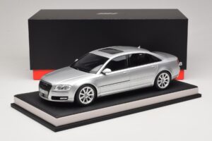 Audi A8 D3 W12 Ice Silver Metallic MotorHelix 1:18 MH030ISM Resin — billede 7 af 7