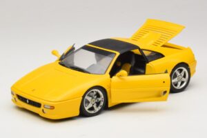 Ferrari F355 Spider Gul med Sort Tag UT Models 1:18 180074030-P4 Metal — billede 2 af 8