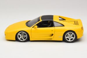 Ferrari F355 Spider Gul med Sort Tag UT Models 1:18 180074030-P4 Metal — billede 4 af 8