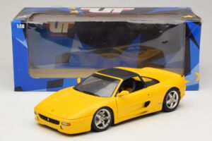 Ferrari F355 Spider Gul med Sort Tag UT Models 1:18 180074030-P4 Metal — billede 8 af 8