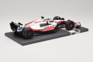 Haas VF-22 K. Magnussen Pole Position Brazilian GP 2022 Minichamps 1:18 117222120 Resin — billede 2 af 7