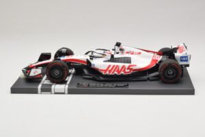 Haas VF-22 K. Magnussen Pole Position Brazilian GP 2022 Minichamps 1:18 117222120 Resin — billede 3 af 7