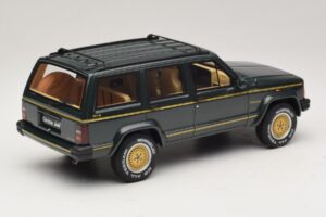 Jeep Cherokee XJ Limited Dark Hunter Green Otto 1:18 OT1340 Resin — billede 2 af 6