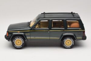 Jeep Cherokee XJ Limited Dark Hunter Green Otto 1:18 OT1340 Resin — billede 3 af 6