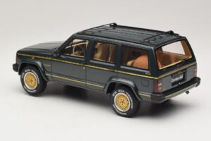 Jeep Cherokee XJ Limited Dark Hunter Green Otto 1:18 OT1340 Resin — billede 5 af 6
