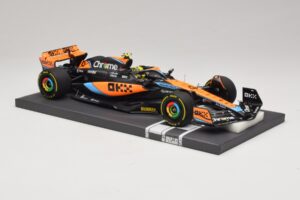 McLaren MCL60 #4 L. Norris 2nd Place Hungarian GP 2023 Minichamps 1:18 537233004 Resin — billede 4 af 7