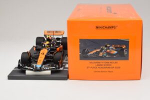 McLaren MCL60 #4 L. Norris 2nd Place Hungarian GP 2023 Minichamps 1:18 537233004 Resin — billede 6 af 7