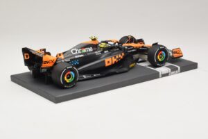 McLaren MCL60 #4 L. Norris 2nd Place Japanese GP 2023 Minichamps 1:18 537233504 Resin — billede 2 af 7