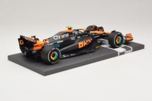 McLaren MCL60 #4 L. Norris 2nd Place Singapore GP 2023 Minichamps 1:18 537233404 Resin — billede 2 af 7