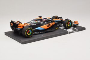 McLaren MCL60 #81 O. Piastri Hungarian GP 2023 Minichamps 1:18 537233081 Resin — billede 2 af 7