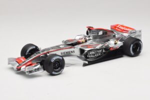 McLaren MP4/21 #3 K. Raikkonen 2006 Minichamps 1:18 530061803 Resin