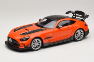 Mercedes AMG GT Black Series C190 Orange med Sølvfælge Minichamps 1:18 110032024 Metal