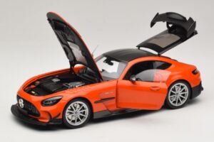 Mercedes AMG GT Black Series C190 Orange med Sølvfælge Minichamps 1:18 110032024 Metal — billede 2 af 8