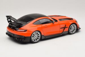 Mercedes AMG GT Black Series C190 Orange med Sølvfælge Minichamps 1:18 110032024 Metal — billede 3 af 8