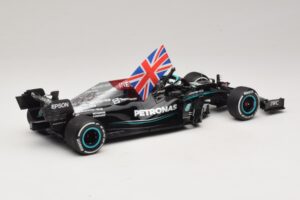 Mercedes AMG Petronas W12 E Performance L. Hamilton Winner British GP 2021 Minichamps 1:18 110211144 Resin — billede 2 af 7