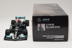Mercedes AMG Petronas W12 E Performance L. Hamilton Winner British GP 2021 Minichamps 1:18 110211144 Resin — billede 6 af 7