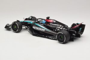 Mercedes AMG Petronas W15 E Performance G. Russell 2024 Minichamps 1:18 110240163 Resin — billede 5 af 7