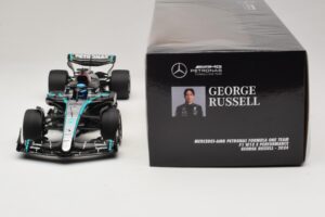 Mercedes AMG Petronas W15 E Performance G. Russell 2024 Minichamps 1:18 110240163 Resin — billede 6 af 7