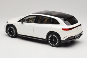 Mercedes EQS SUV X296 Manufaktur Diamond White NZG 1:18 B66960590 Metal — billede 7 af 8