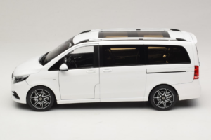 Mercedes V-Class W447 AMG Line Hvid Norev 1:18 183876 Metal — billede 5 af 8