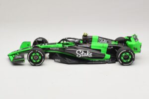 Stake Kick Sauber C44 G. Zhou Emilia Romagna GP 2024 Minichamps 1:18 117240124 Resin — billede 3 af 7