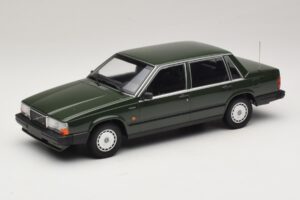 Volvo 740 GL Mørkegrøn Minichamps 1:18 155171702 Metal