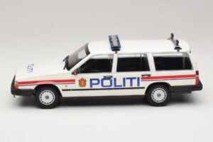 Volvo 740 GL Stationcar Politi Norway Minichamps 1:18 155171796 Metal — billede 3 af 6