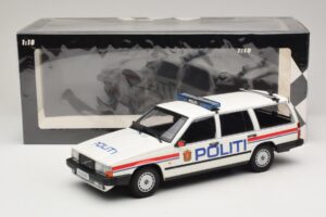 Volvo 740 GL Stationcar Politi Norway Minichamps 1:18 155171796 Metal — billede 6 af 6